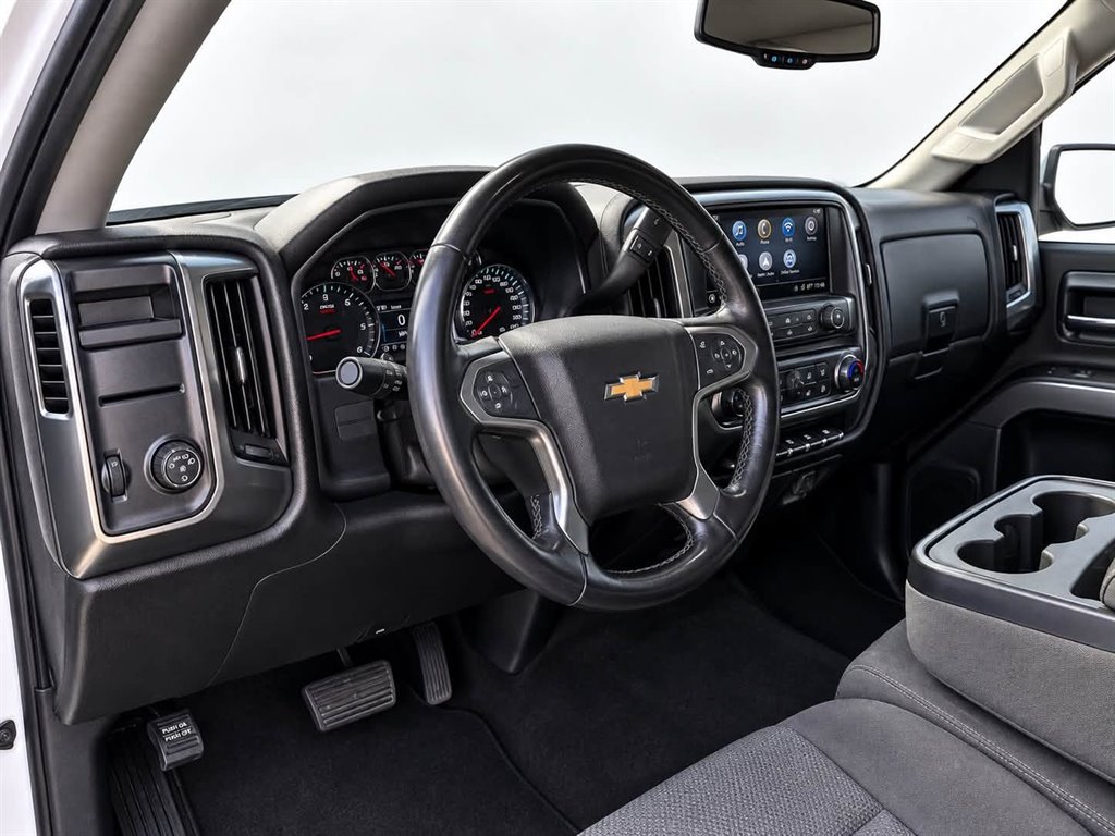 Chevrolet Silverado photo 2