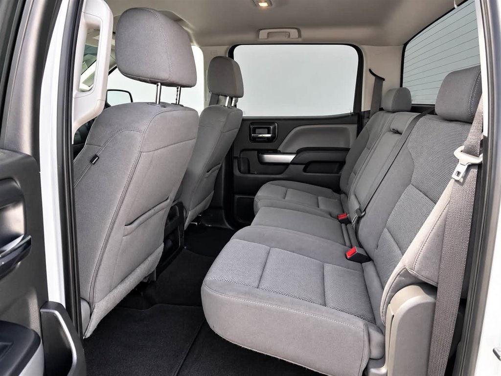 Chevrolet Silverado photo 3