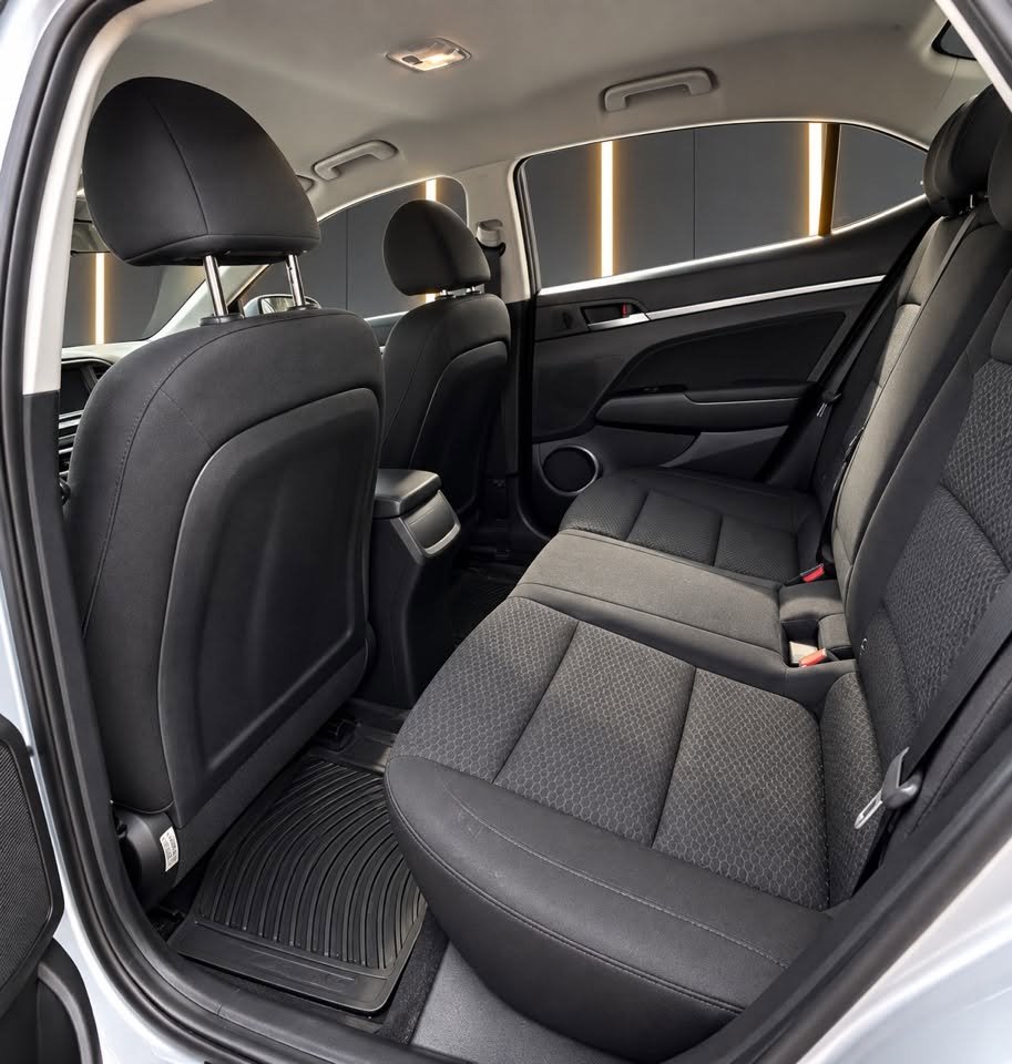 Hyundai Elantra photo 5